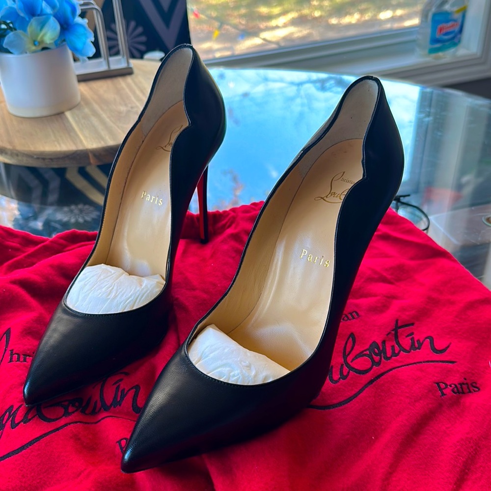 Louboutin Hot Chick Stiletto Black.